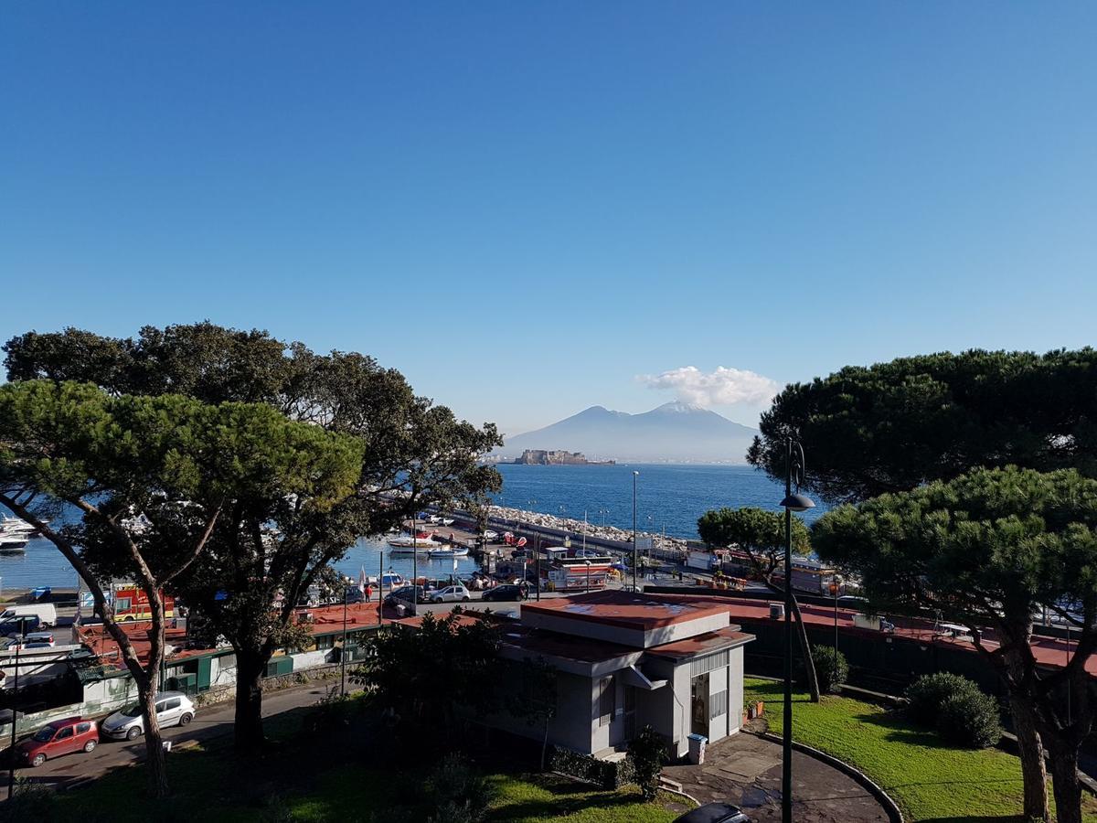 Napoli Lungomare Caracciolo Mon Amour Exterior photo