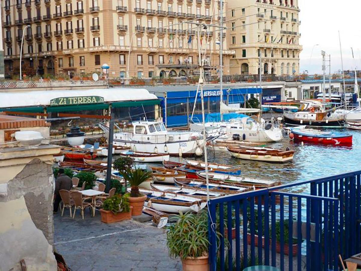 Napoli Lungomare Caracciolo Mon Amour Exterior photo