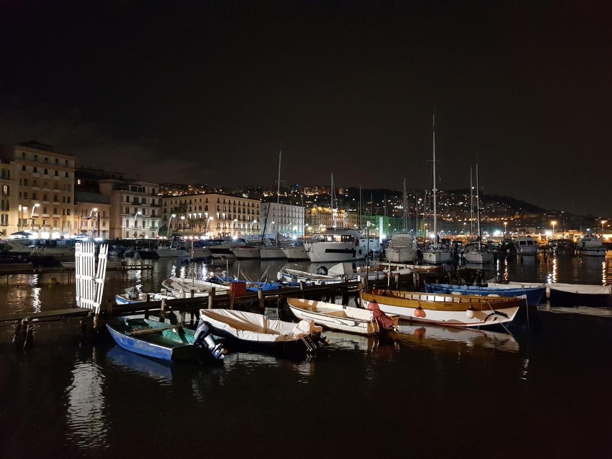 Napoli Lungomare Caracciolo Mon Amour Exterior photo
